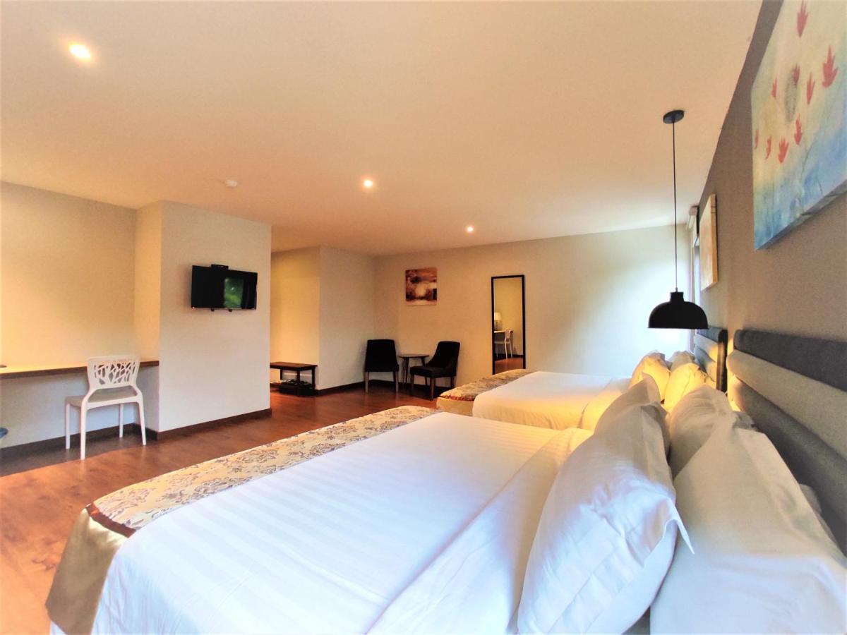 Apple Suites Hotel Sitiawan Extérieur photo