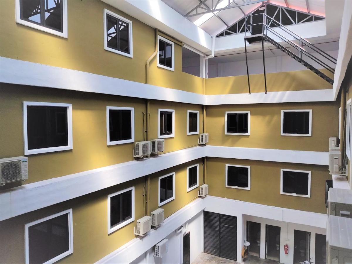 Apple Suites Hotel Sitiawan Extérieur photo