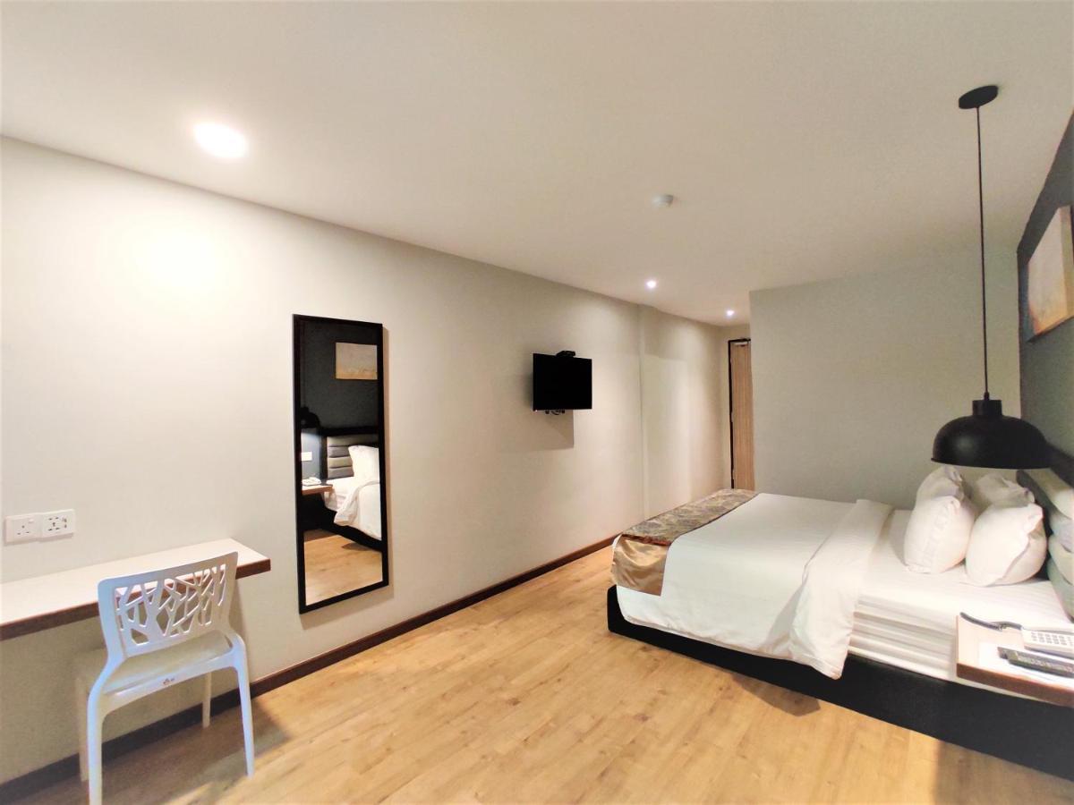 Apple Suites Hotel Sitiawan Extérieur photo