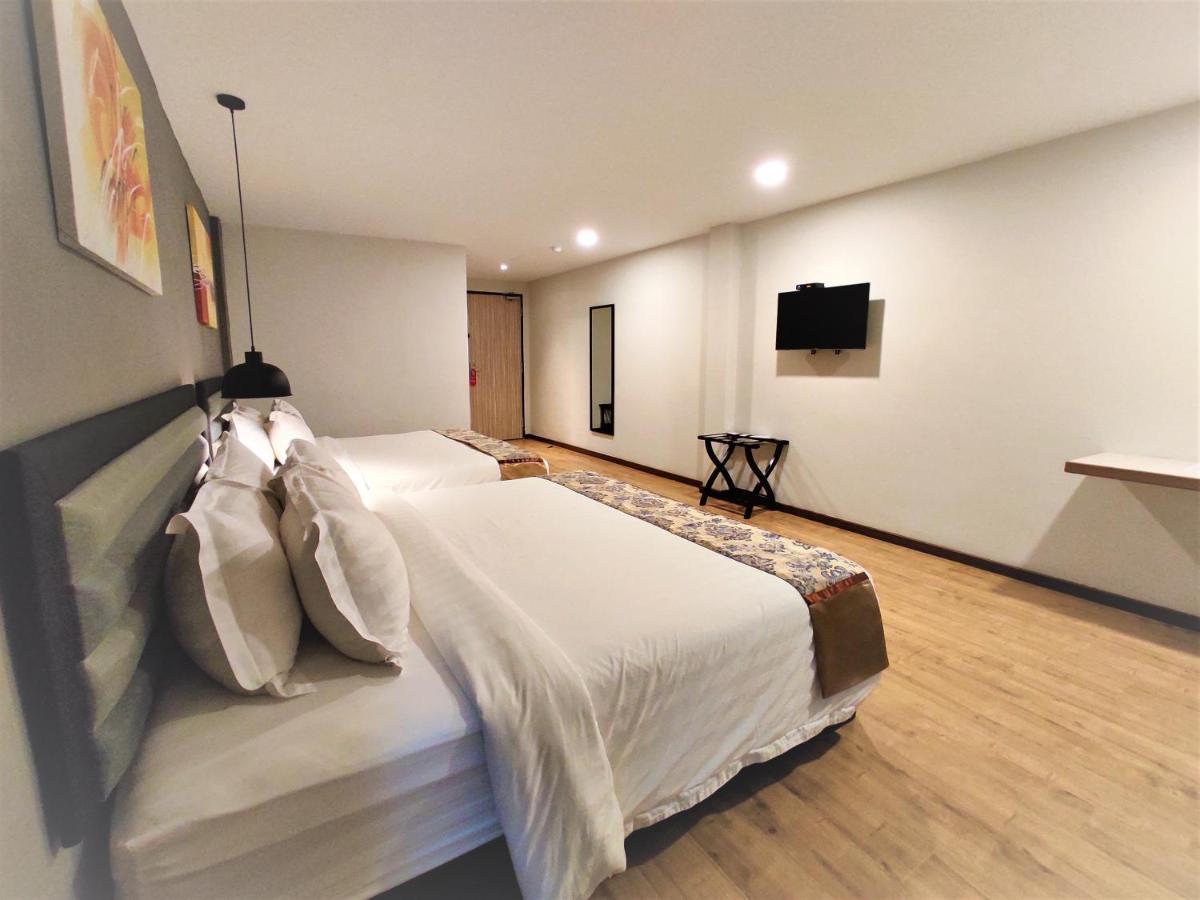 Apple Suites Hotel Sitiawan Extérieur photo