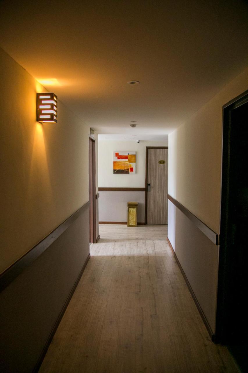 Apple Suites Hotel Sitiawan Extérieur photo